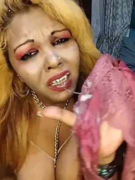 hemilynthomas2467 live cam on StripChat