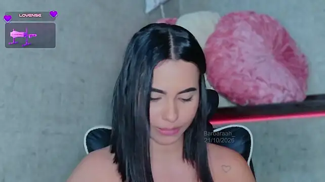 Barbaraah_ live cam on StripChat