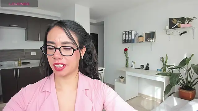 miss_secretary live cam on StripChat