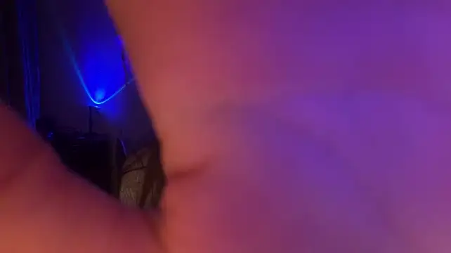 CortneyMontaluo live cam on StripChat