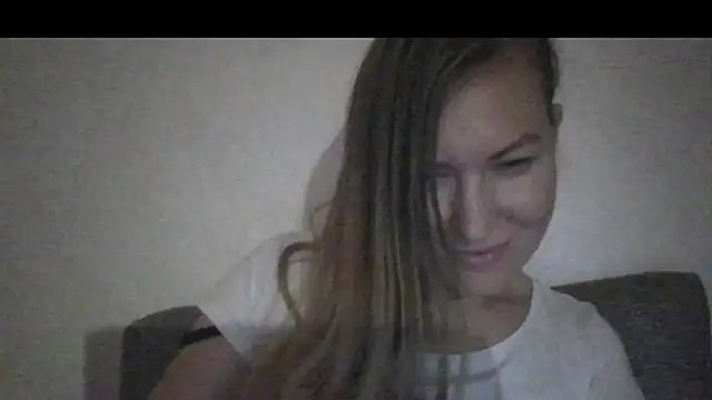 August_Shine live cam on StripChat