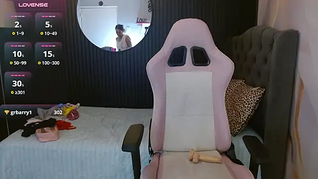 naomis_36 live cam on StripChat