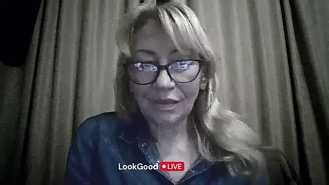 LudaLoveri live cam on StripChat