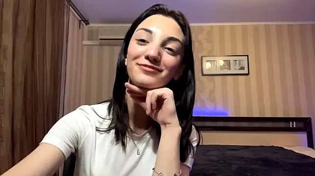 CrisHalvorsen live cam on StripChat