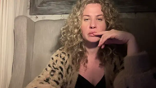 Myravessa live cam on StripChat