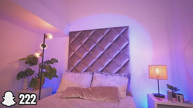 malaia_hills live sex cam