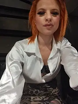 cataleya_16 (F young) - Off Bra in bar public 🤫