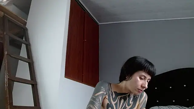 Emilia_1995 masturbation two way video chat
