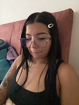 I-Maddy live cam on StripChat