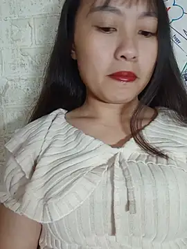 Cherry-squirtt live cam on StripChat
