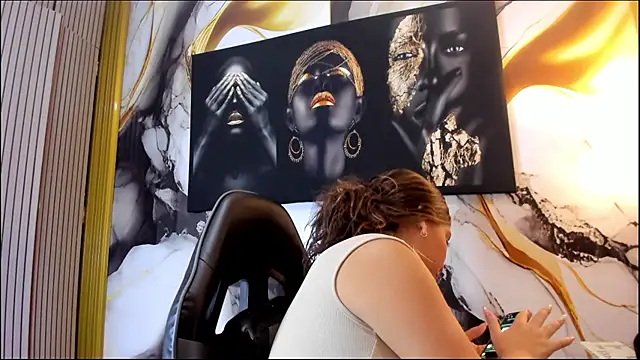 LizzRouse tease cam girl