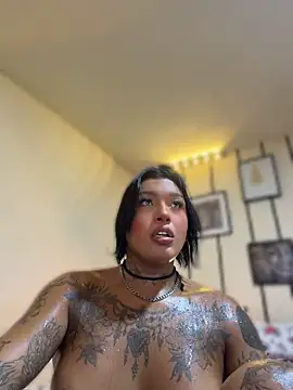Modèle: IsabellBigtitsxx