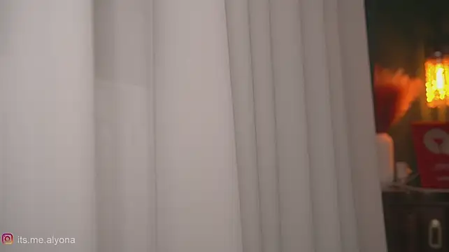 Alyonaqueen_ live cam