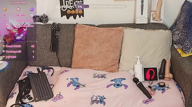 Petite_pepper live cam on StripChat