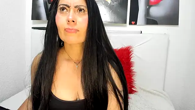 Tania_mature live cam on StripChat
