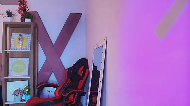 CamiilaReyes tease cam girl