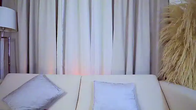 Sarah_Stone_ live cam on StripChat