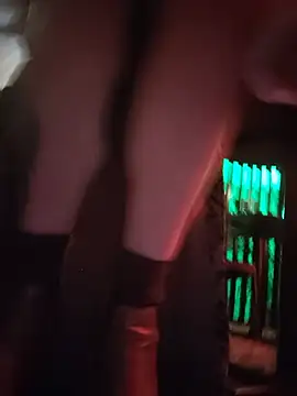 cataleya_16 (F young) - Fingersin  my pussy In bar public