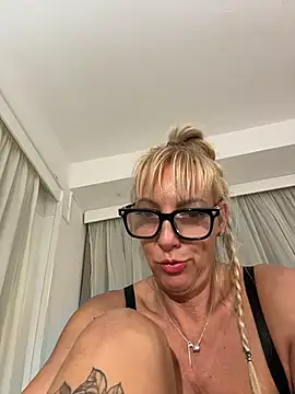 LaraLuxx