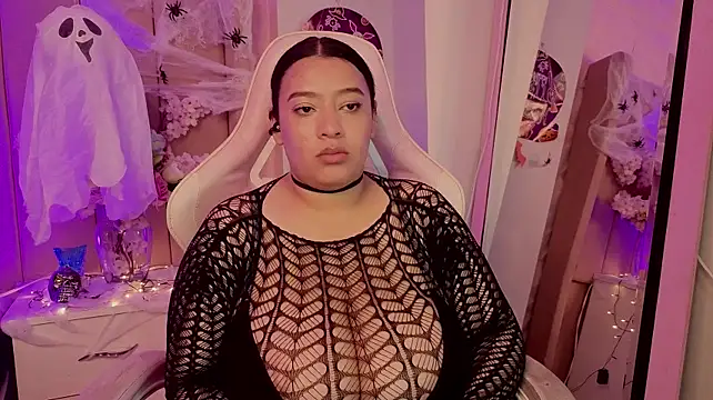 MollyBigBoobs12