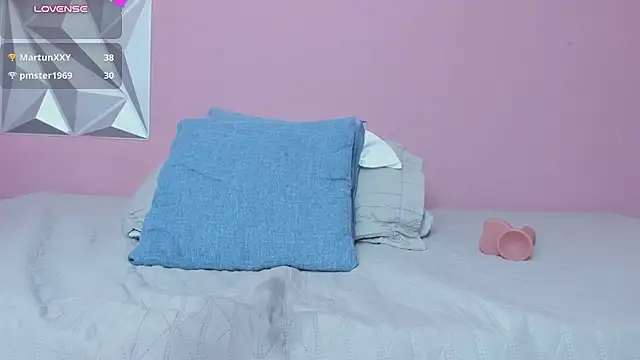 mia_gold_