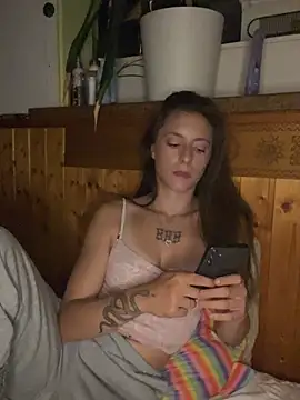 TeenLeonie18
