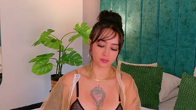 EmmyEvans1 live cam on StripChat