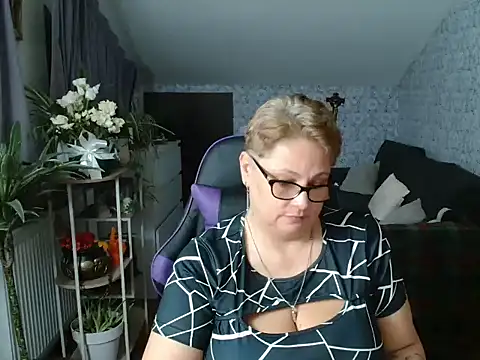 Newgirl4you live cam on StripChat