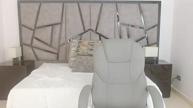 sophia_hadid live cam on StripChat