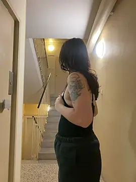 nora-love (F young) - Titten spucken  im Treppenhaus🔥
