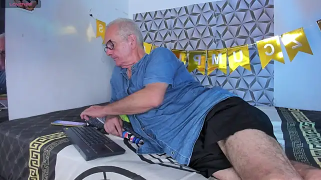 david_holman (M mature) - Celebrate my happy birthday cum
