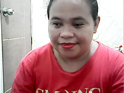 hotchubbypinay live cam on StripChat