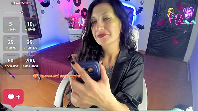 vampirellaa_crazy_ live cam on StripChat