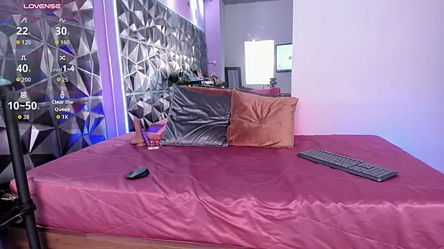 ZoeDiviine live cam on StripChat
