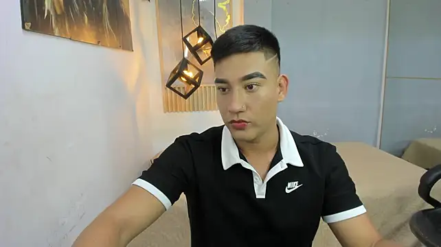 DominantBoy4 live cam on StripChat