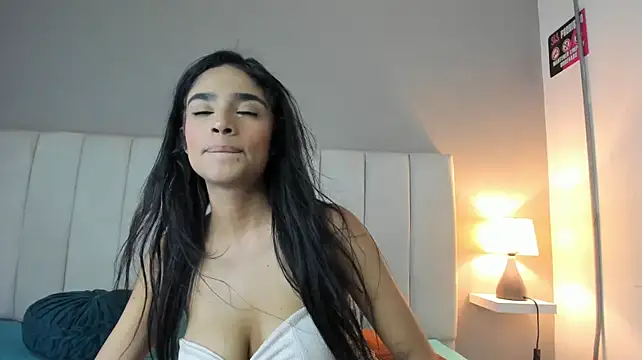 luna_velvetxx live cam on StripChat