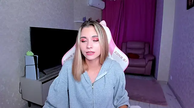 EllaCurtis