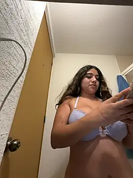 Monica17 live cam