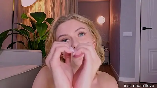 Naomi_Girly webcam