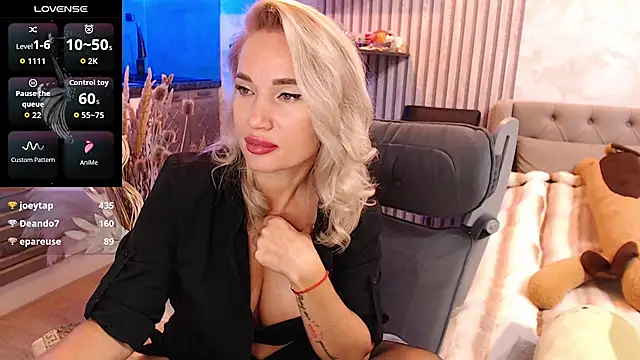 FreeBerryMILF live cam on StripChat