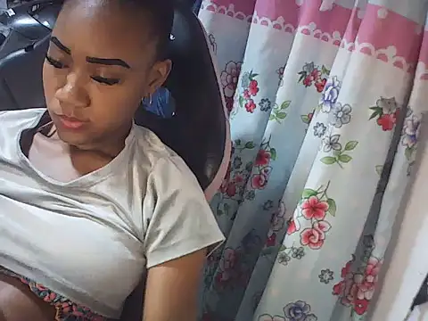 Emma_Arisha live cam on StripChat