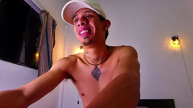 Ryan_Skyline_ live cam on StripChat