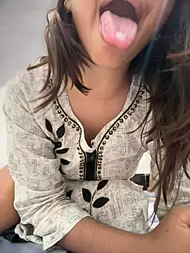 4U143 Live Webcam on Stripchat
