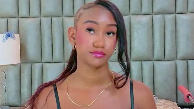 TylaWest live cam on StripChat