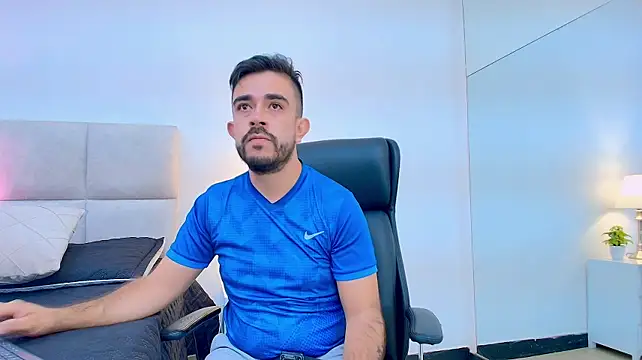 NicoSaint_ live cam on StripChat