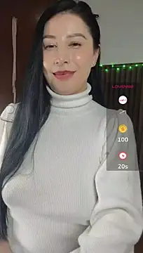 Emma_Hotkiss live cam on StripChat
