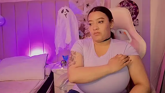 MollyBigBoobs12