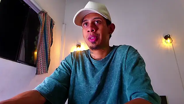 Ryan_Skyline_ live cam on StripChat