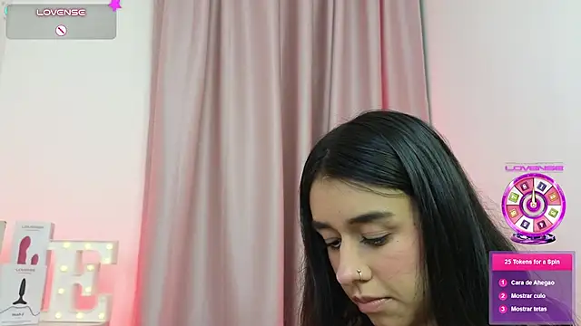 Emiily_Scott1 live cam on StripChat