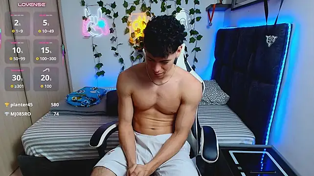 Luke_Muscle live cam on StripChat